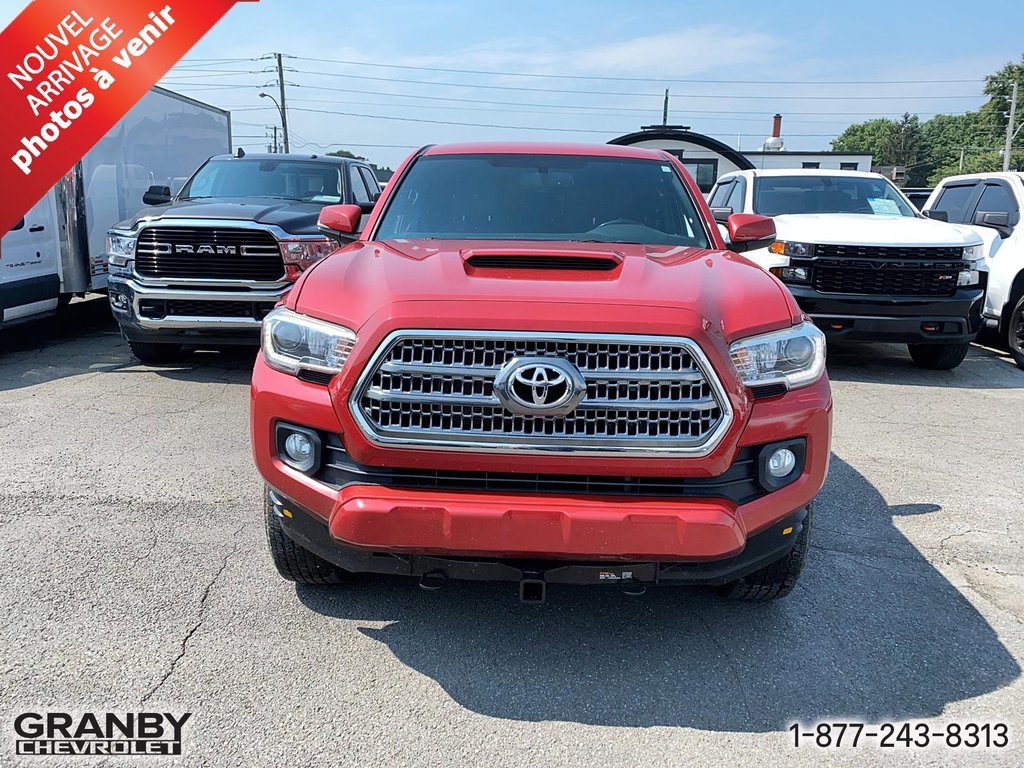 2017 Toyota Tacoma Cab double boite standard in Granby, Quebec - 2 - w1024h768px