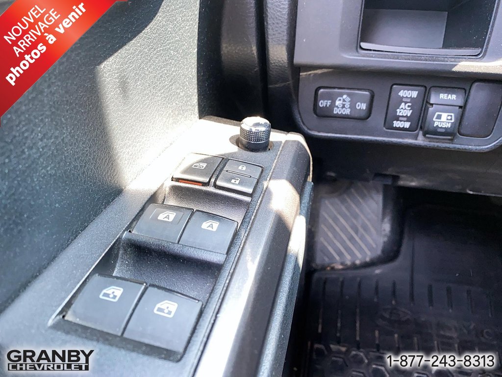 2017 Toyota Tacoma Cab double boite standard in Granby, Quebec - 12 - w1024h768px
