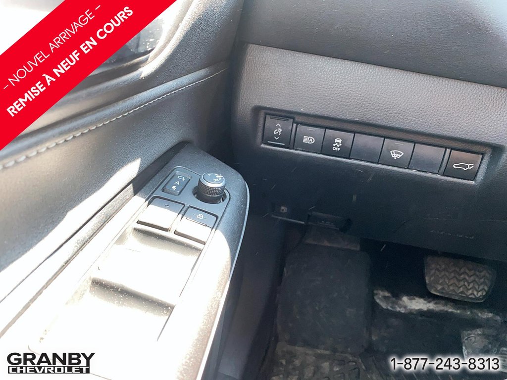 2021 Toyota Venza in Granby, Quebec - 13 - w1024h768px