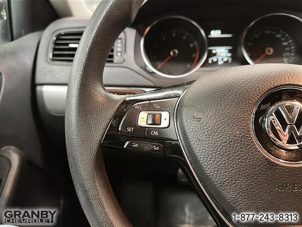 2017 Volkswagen Jetta Sedan Trendline + vendu tel quel sans garanties in Granby, Quebec - 18 - w1024h768px