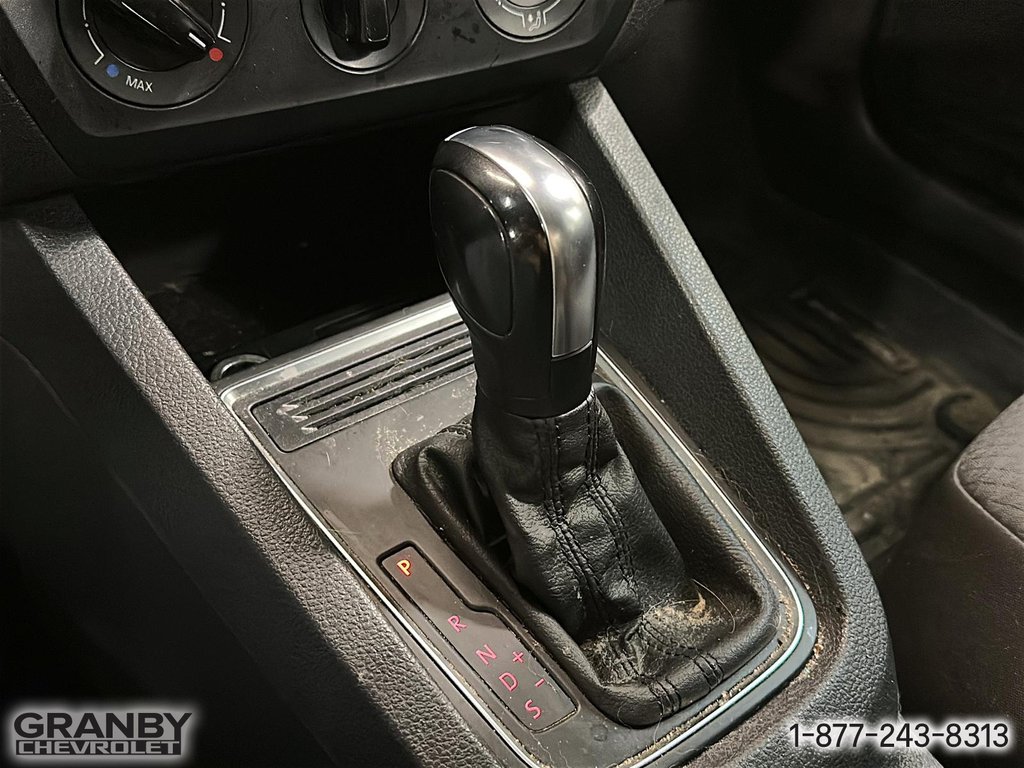 2017 Volkswagen Jetta Sedan Trendline + vendu tel quel sans garanties in Granby, Quebec - 14 - w1024h768px