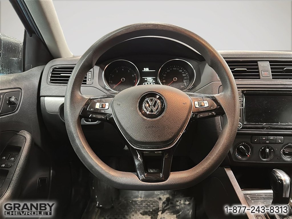 2017 Volkswagen Jetta Sedan Trendline + vendu tel quel sans garanties in Granby, Quebec - 12 - w1024h768px