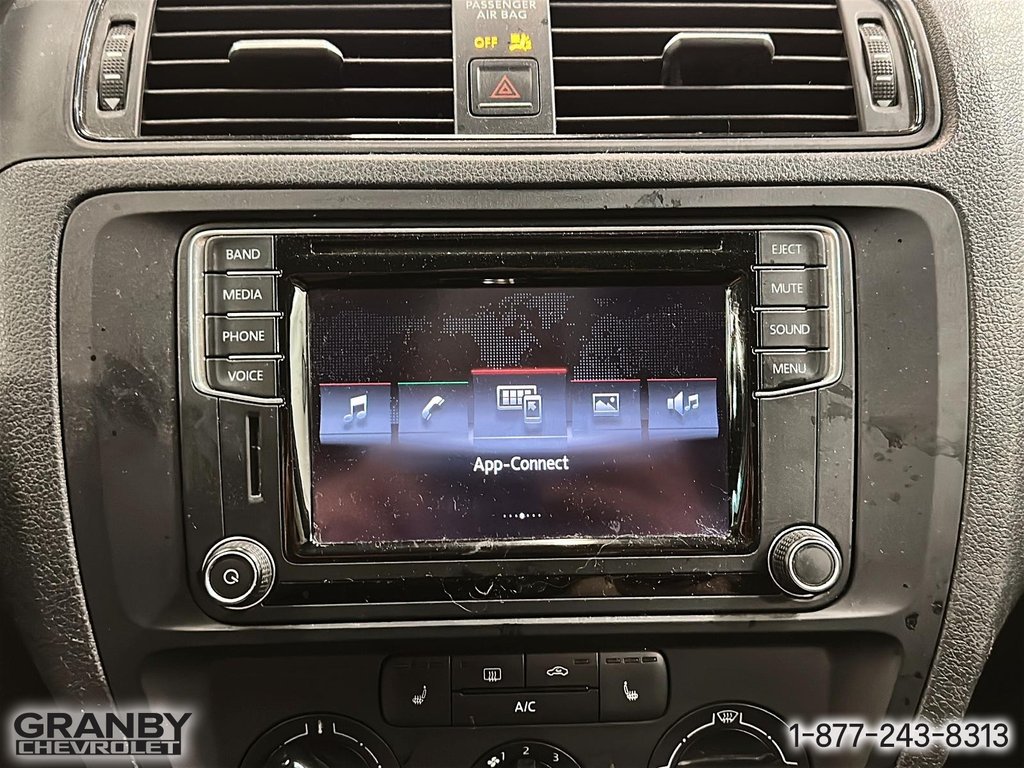 2017 Volkswagen Jetta Sedan Trendline + vendu tel quel sans garanties in Granby, Quebec - 20 - w1024h768px