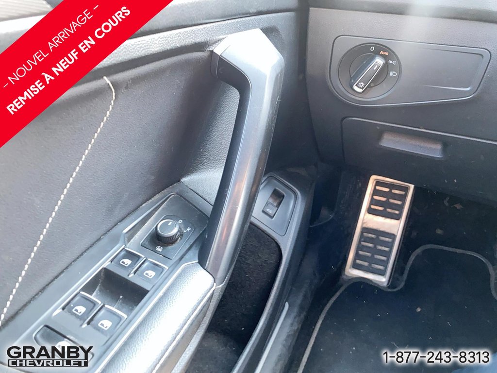 Volkswagen Tiguan Comfortline R-Line Black Edition 2023 à Granby, Québec - 12 - w1024h768px