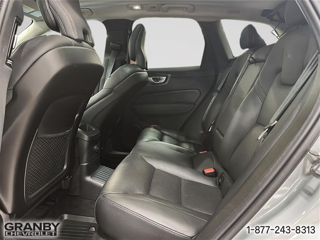 Volvo XC60 Recharge Plus Dark Theme 2024 à Granby, Québec - 12 - w1024h768px