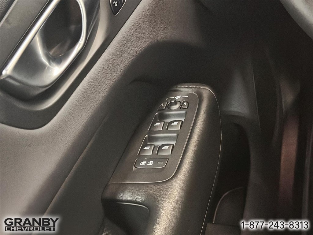 Volvo XC60 Recharge Plus Dark Theme 2024 à Granby, Québec - 14 - w1024h768px