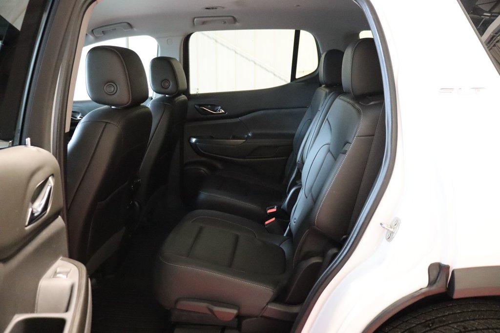 2022 GMC Acadia SLT in Sault Ste. Marie, Ontario - 11 - w1024h768px