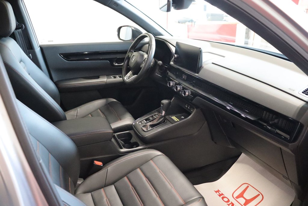 2025 Honda CR-V Hybrid Touring in Sault Ste. Marie, Ontario - 16 - w1024h768px