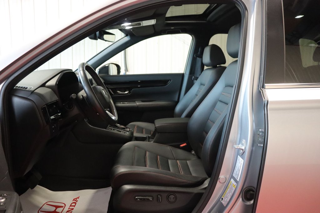 2025 Honda CR-V Hybrid Touring in Sault Ste. Marie, Ontario - 14 - w1024h768px