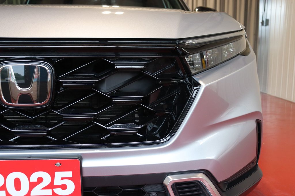 2025 Honda CR-V Hybrid Touring in Sault Ste. Marie, Ontario - 8 - w1024h768px