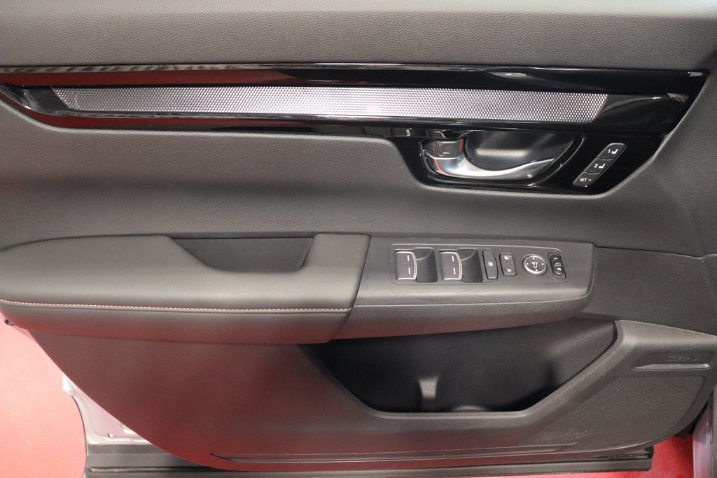 2025 Honda CR-V Hybrid Touring in Sault Ste. Marie, Ontario - 18 - w1024h768px