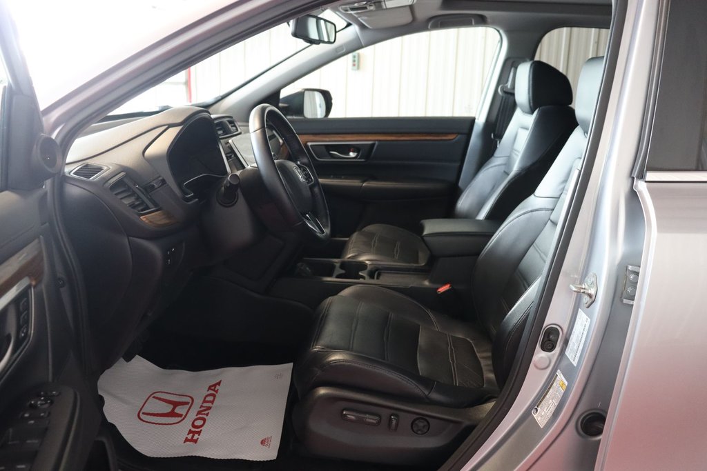 2018 Honda CR-V Touring in Sault Ste. Marie, Ontario - 11 - w1024h768px