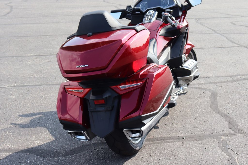 2018 Honda GOLD WING TOUR DCT ABS in Sault Ste. Marie, Ontario - 11 - w1024h768px