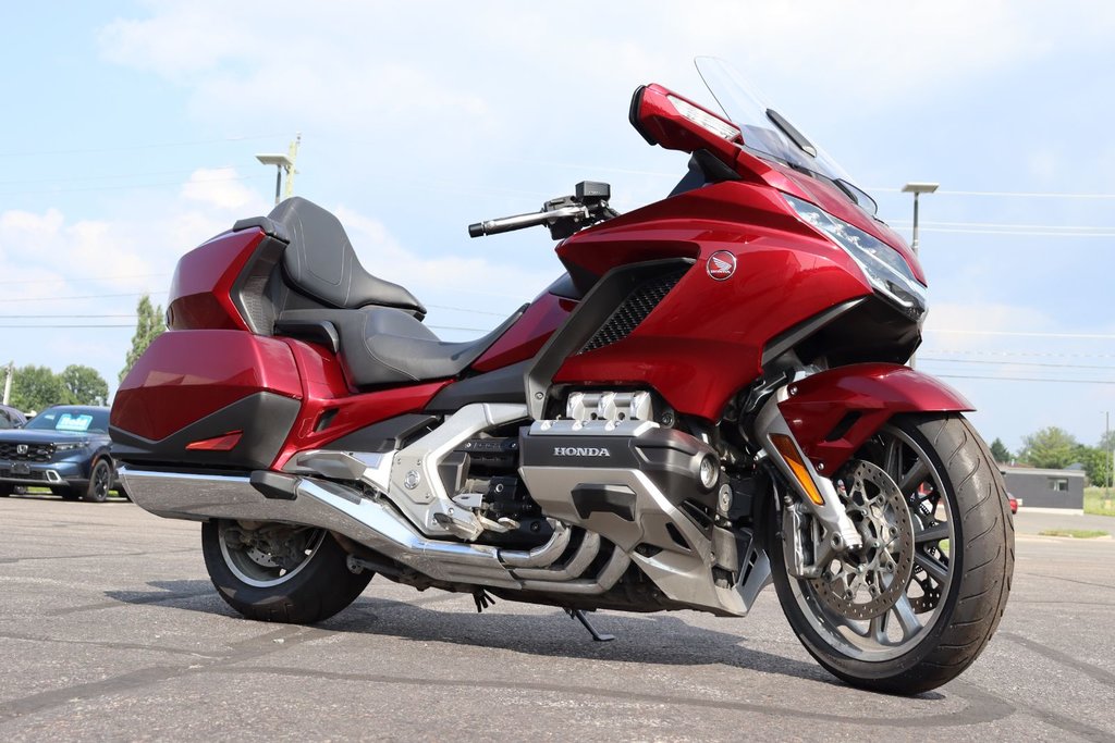 2018 Honda GOLD WING TOUR DCT ABS in Sault Ste. Marie, Ontario - 1 - w1024h768px