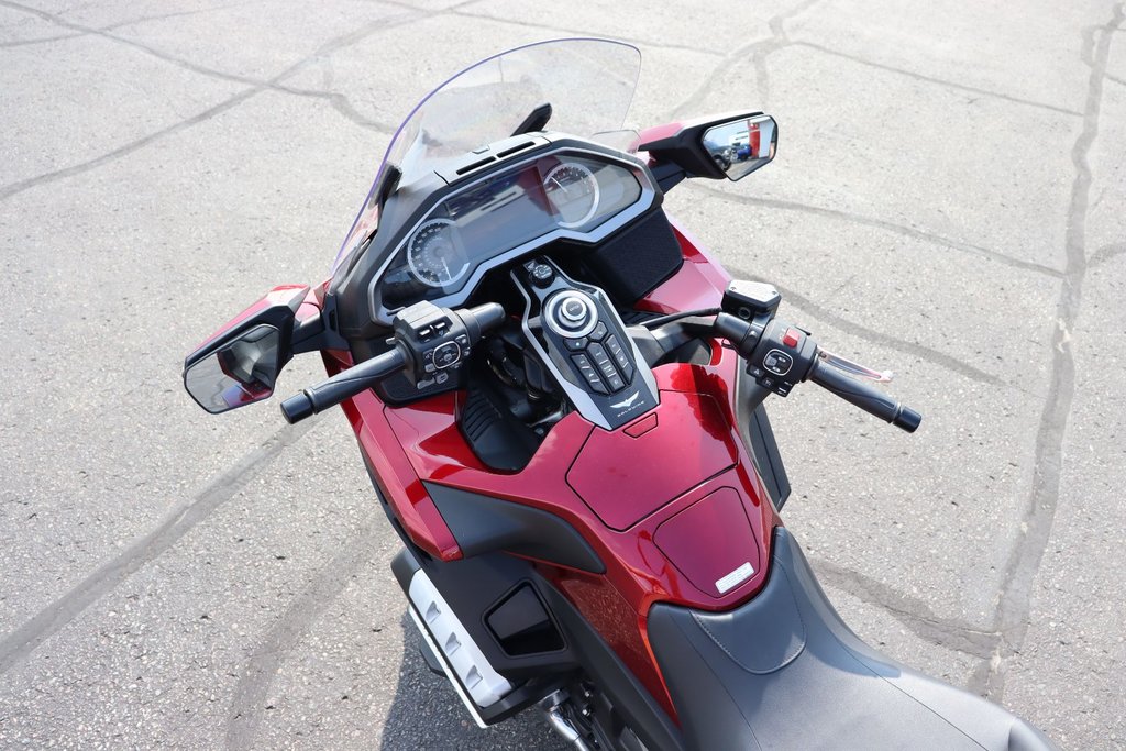2018 Honda GOLD WING TOUR DCT ABS in Sault Ste. Marie, Ontario - 7 - w1024h768px