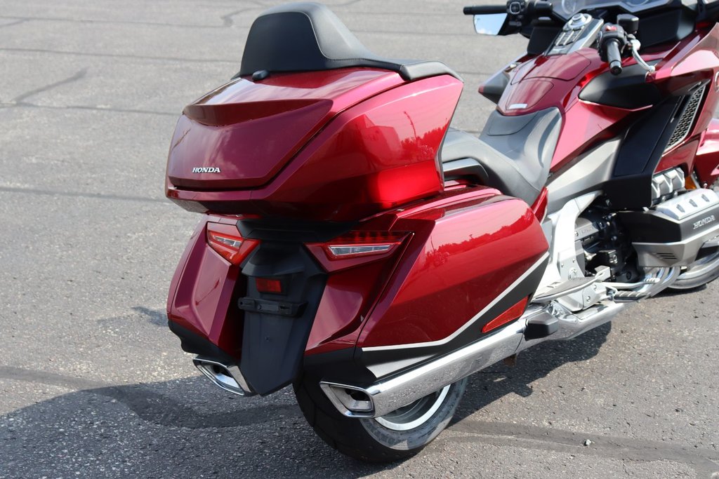 2018 Honda GOLD WING TOUR DCT ABS in Sault Ste. Marie, Ontario - 6 - w1024h768px