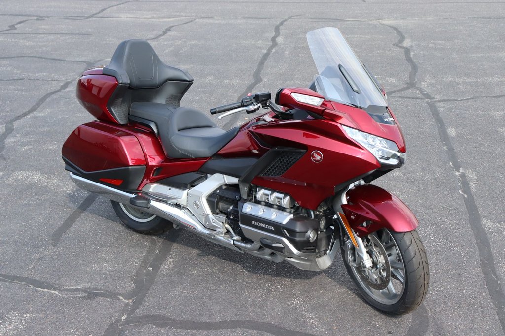 2018 Honda GOLD WING TOUR DCT ABS in Sault Ste. Marie, Ontario - 2 - w1024h768px