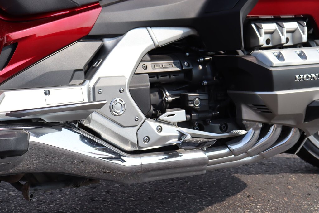 2018 Honda GOLD WING TOUR DCT ABS in Sault Ste. Marie, Ontario - 5 - w1024h768px