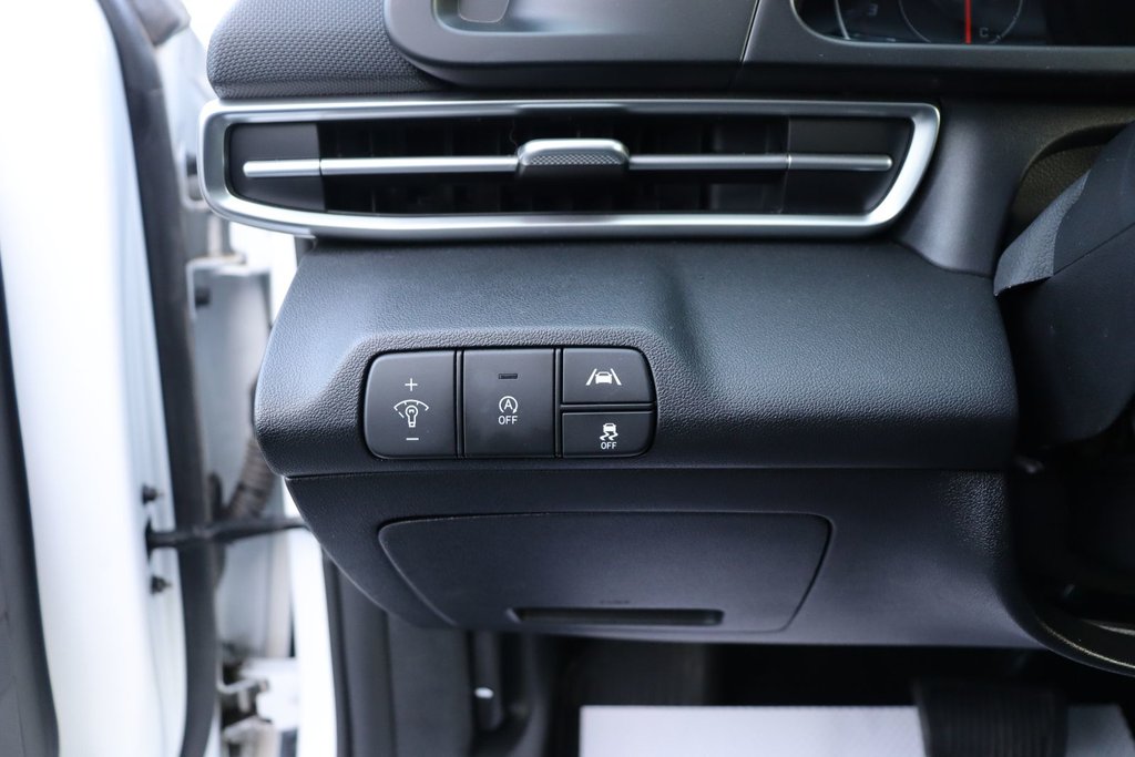 2023 Hyundai Elantra Essential in Sault Ste. Marie, Ontario - 14 - w1024h768px