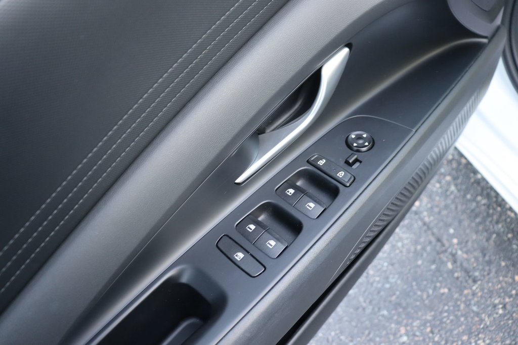 2023 Hyundai Elantra Essential in Sault Ste. Marie, Ontario - 13 - w1024h768px