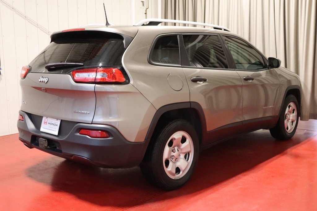 2018 Jeep Cherokee Sport in Sault Ste. Marie, Ontario - 4 - w1024h768px