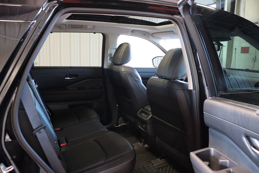 2022 Nissan Pathfinder SL in Sault Ste. Marie, Ontario - 14 - w1024h768px