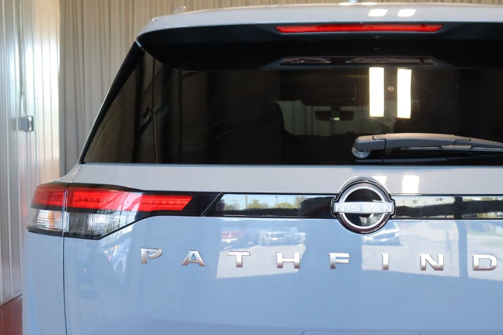 2023 Nissan Pathfinder Platinum in Sault Ste. Marie, Ontario - 10 - w1024h768px