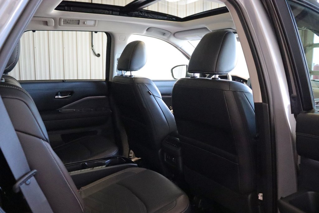 2023 Nissan Pathfinder Platinum in Sault Ste. Marie, Ontario - 13 - w1024h768px