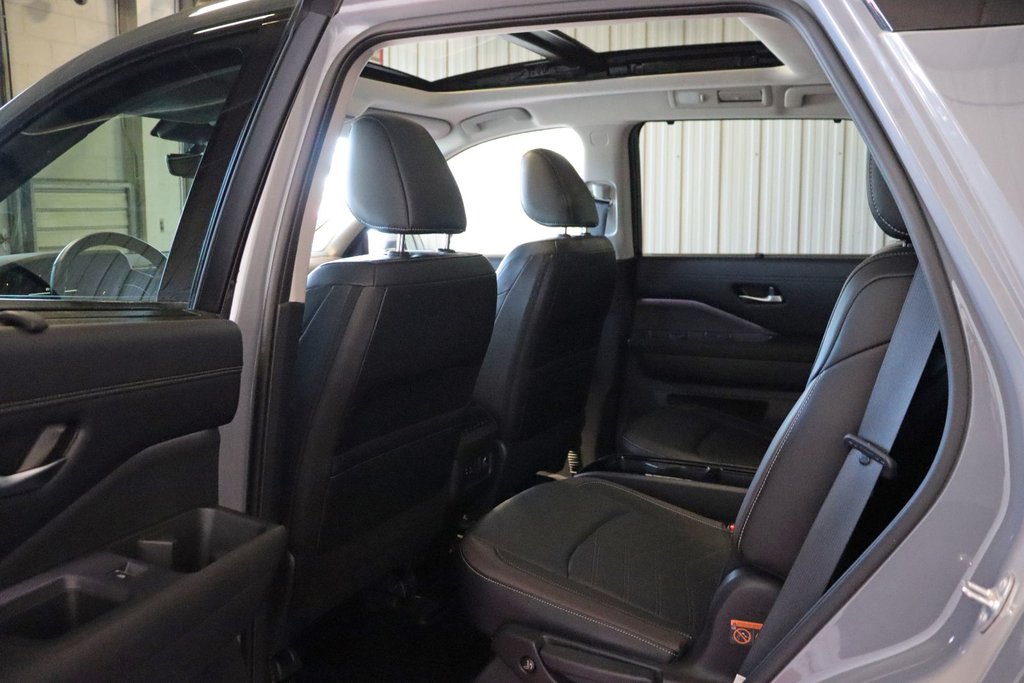 2023 Nissan Pathfinder Platinum in Sault Ste. Marie, Ontario - 11 - w1024h768px