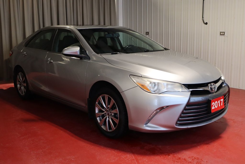 2017 Toyota Camry XLE in Sault Ste. Marie, Ontario - 3 - w1024h768px