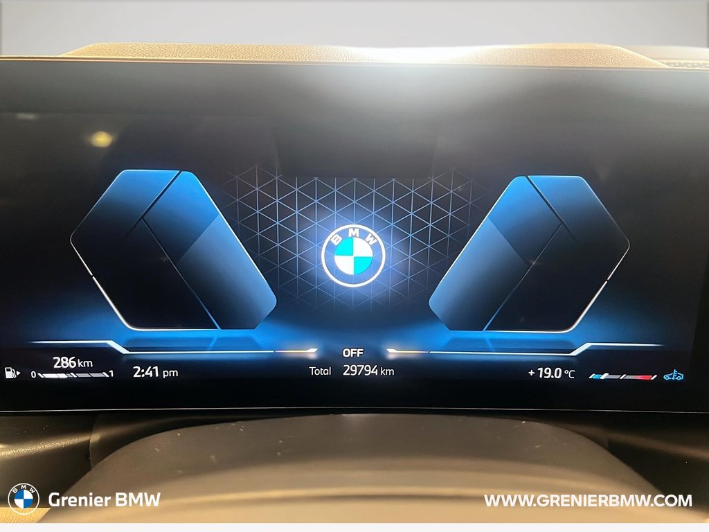 BMW 3 Series 330i xDrive Sedan, Premium Essential 2023 à Terrebonne, Québec - 10 - w1024h768px