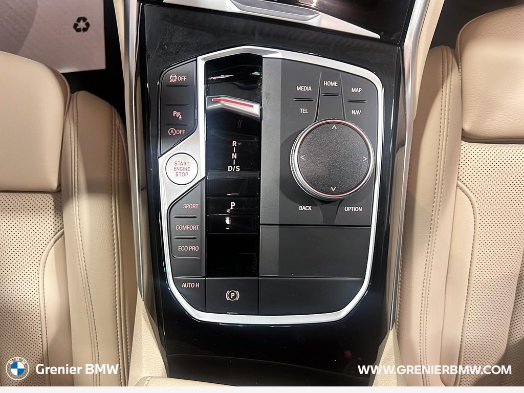 BMW 3 Series 330i xDrive Sedan, Premium Essential 2023 à Terrebonne, Québec - 12 - w1024h768px