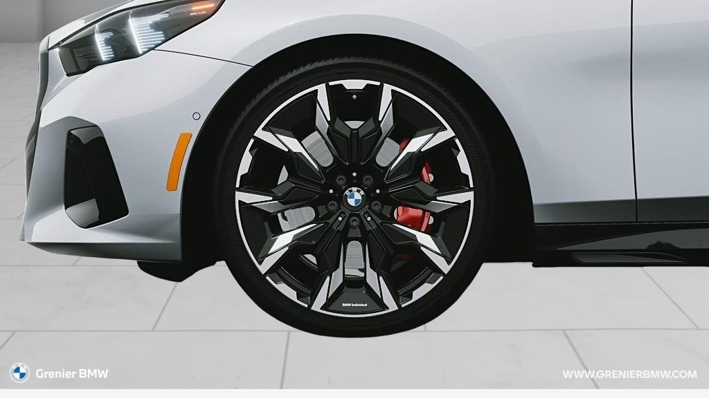 2027 BMW 5 Series 530i xDrive in Terrebonne, Quebec - 7 - w1024h768px