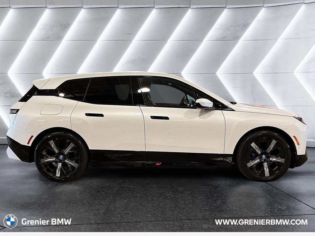 2022 BMW iX xDrive50 in Terrebonne, Quebec - 3 - w1024h768px