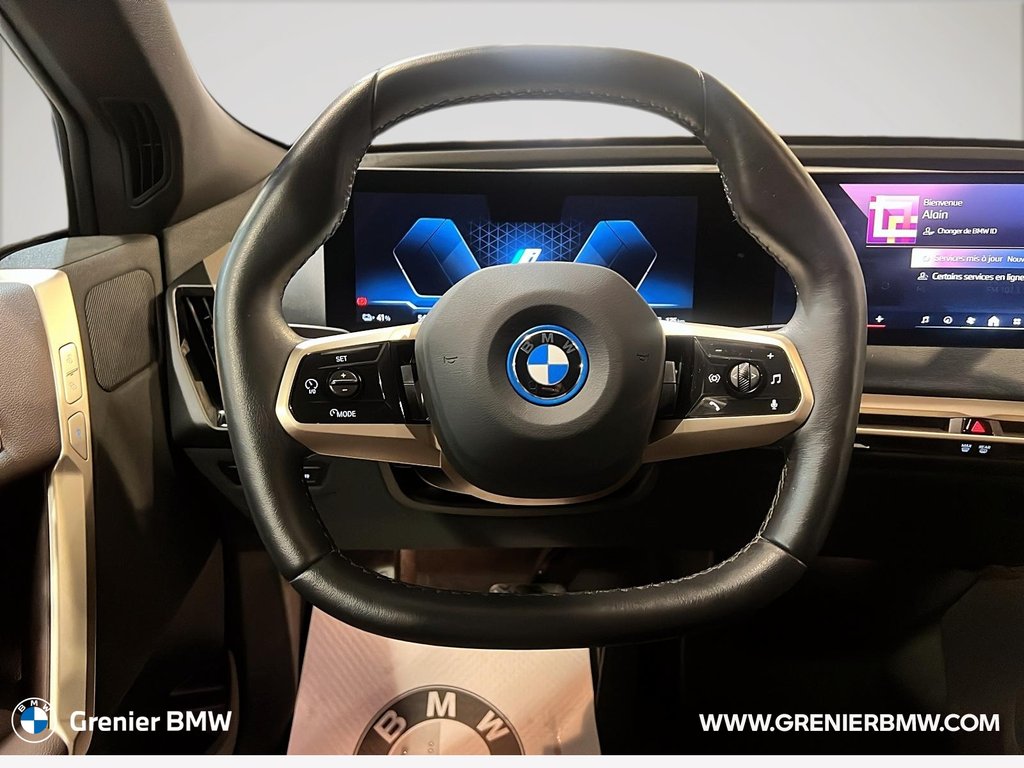 BMW IX XDrive40, Financing CPO,  Premium Package 2025 à Terrebonne, Québec - 11 - w1024h768px