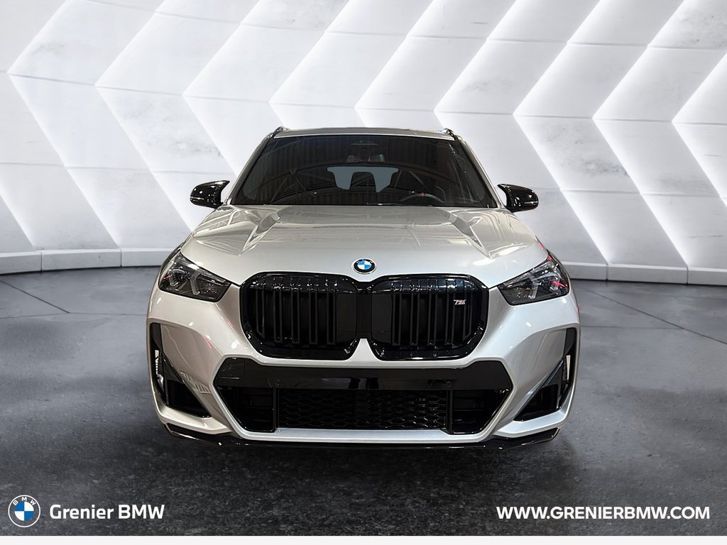 BMW X1 M35i xDrive, M Sport Pro, Premium Essential 2025 à Terrebonne, Québec - 2 - w1024h768px