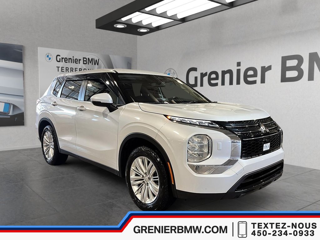 2022 Mitsubishi Outlander ES S-AWC, 7 Passagers, Apple Carplay in Terrebonne, Quebec - 1 - w1024h768px