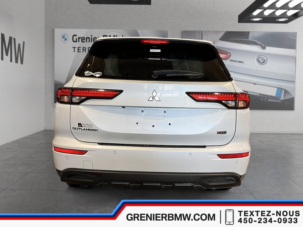 2022 Mitsubishi Outlander ES S-AWC, 7 Passagers, Apple Carplay in Terrebonne, Quebec - 5 - w1024h768px