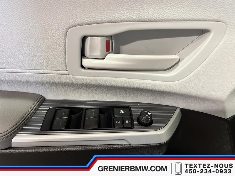 2025 Toyota Sienna Hybrid Sienna LE AWD 8-Pass in Terrebonne, Quebec - 10 - w1024h768px