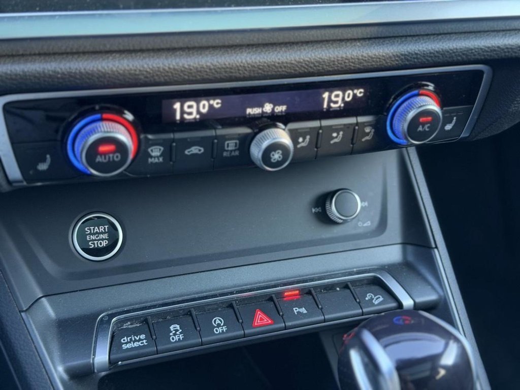 2024 Audi Q3 Progressiv S-Line Black Optic in Terrebonne, Quebec - 17 - w1024h768px
