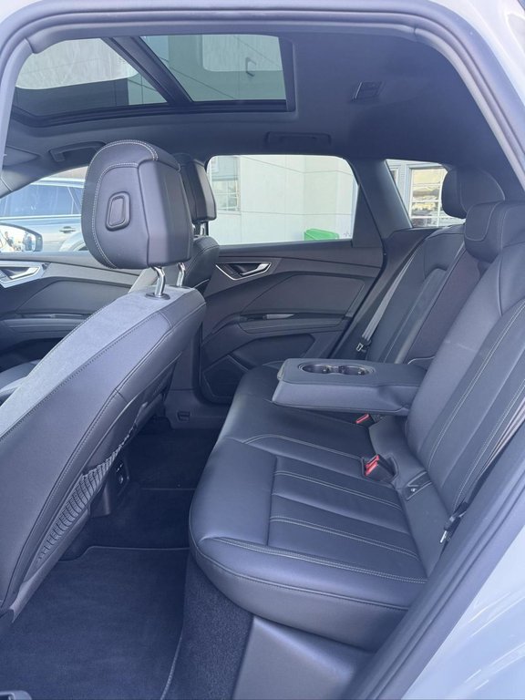 2022 Audi Q4 e-tron Komfort Bas kilométrage in Terrebonne, Quebec - 9 - w1024h768px