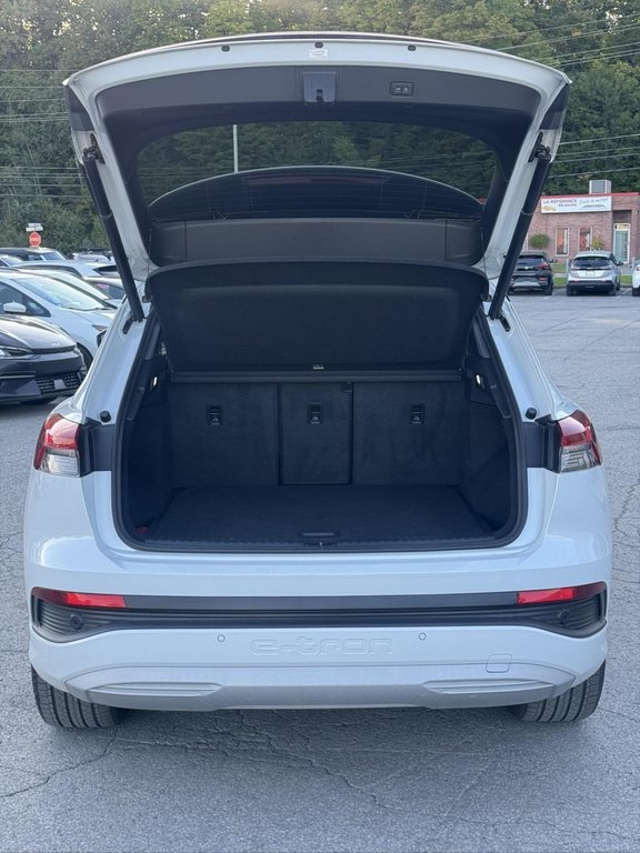 2022 Audi Q4 e-tron Komfort Bas kilométrage in Terrebonne, Quebec - 17 - w1024h768px