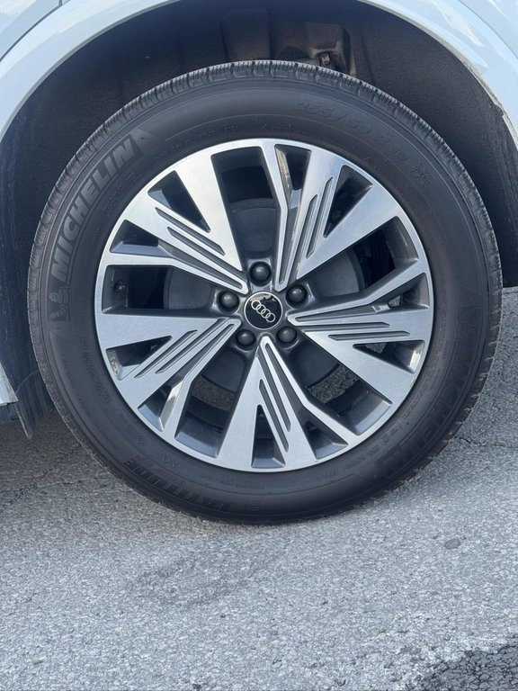 2022 Audi Q4 e-tron Komfort Bas kilométrage in Terrebonne, Quebec - 18 - w1024h768px