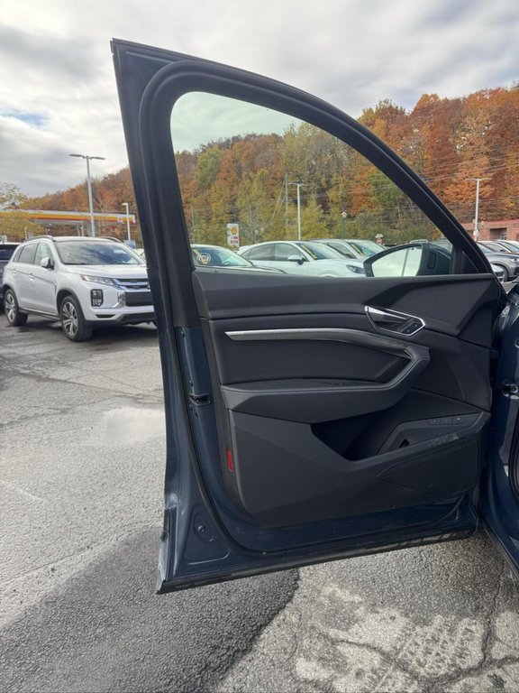 Audi Q8 e-tron Premium Cuir Toit Panoramique AWD 2024 à Terrebonne, Québec - 7 - w1024h768px