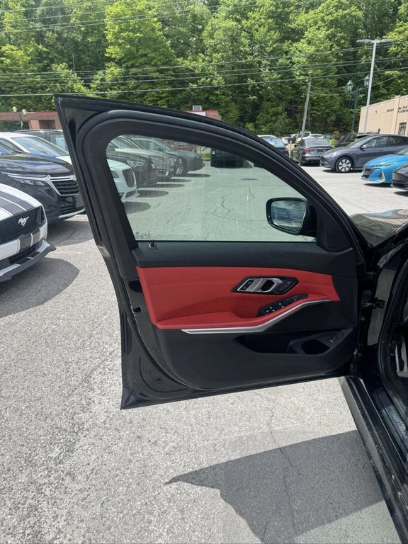 BMW 3 Series 330i xDrive M Package Intérieur Rouge Bas Kilo 2021 à Terrebonne, Québec - 7 - w1024h768px