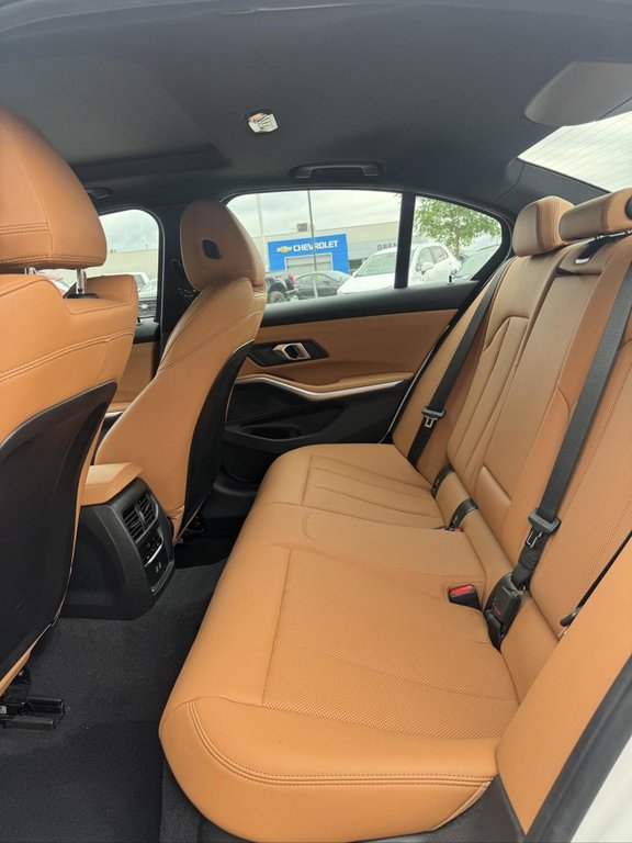2024 BMW 3 Series 330e xDrive Cuir Toit Ouvrant Bas Kilométrage in Terrebonne, Quebec - 8 - w1024h768px