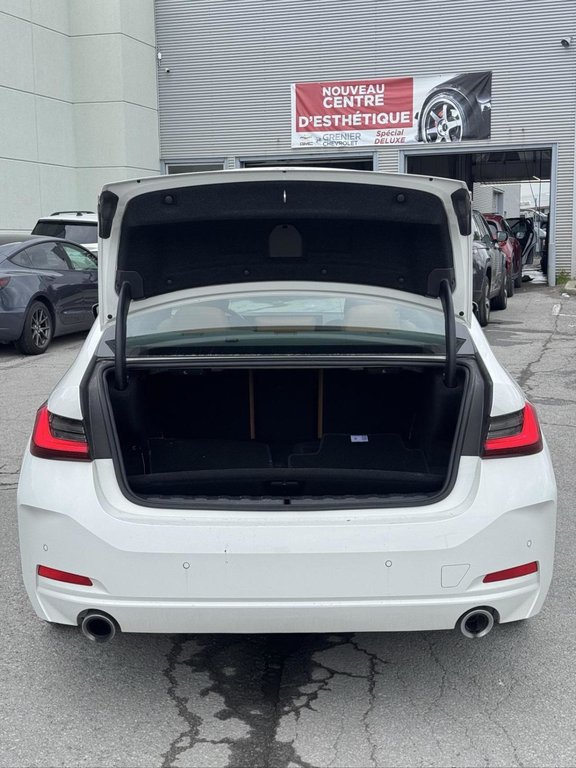 2024 BMW 3 Series 330e xDrive Cuir Toit Ouvrant Bas Kilométrage in Terrebonne, Quebec - 14 - w1024h768px