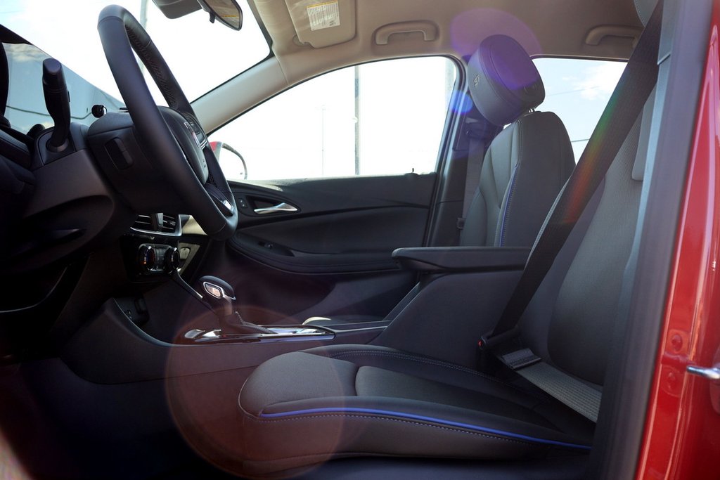 Buick Encore GX Sport Touring 2026 à Terrebonne, Québec - 8 - w1024h768px