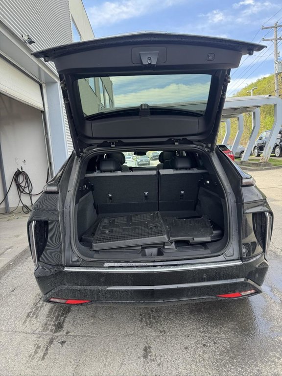 Cadillac LYRIQ Tech AWD Cuir Toit Panoramique Bas Kilométrage 2024 à Terrebonne, Québec - 16 - w1024h768px