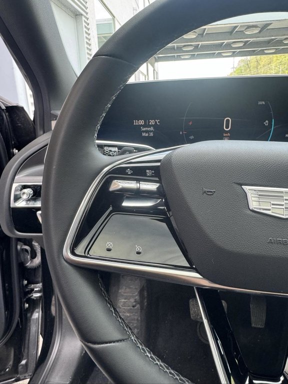 Cadillac LYRIQ Tech AWD Cuir Toit Panoramique Bas Kilométrage 2024 à Terrebonne, Québec - 11 - w1024h768px